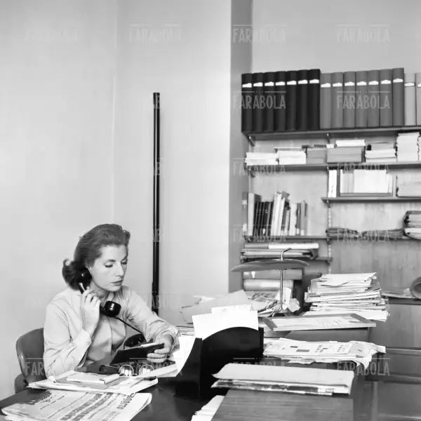Palma Bucarelli nel suo ufficio, Roma, 1959 - Farabola Immagine digitale