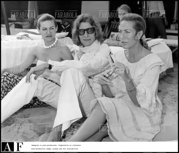 Paloma Picasso, Yves Saint Laurent e Helene Rochas, Festival di Venezia, 1971 - Farabola Immagine digitale