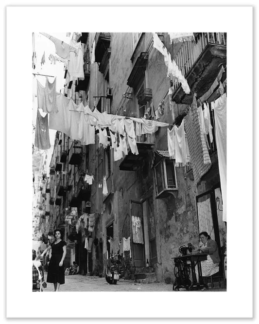 Panni stesi ad asciugare, Napoli 1956 - Farabola Fotografia