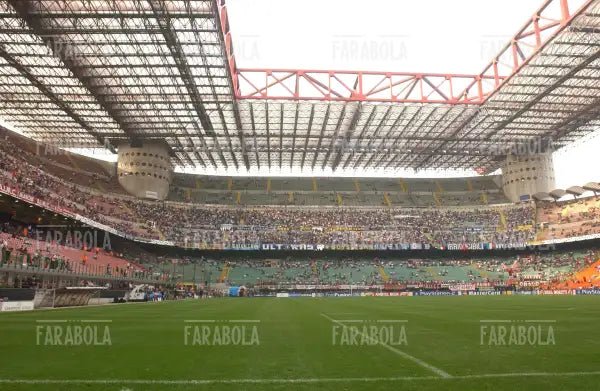 Panoramica del campo dello stadio San Siro, Milano, 2003 - Farabola Immagine digitale