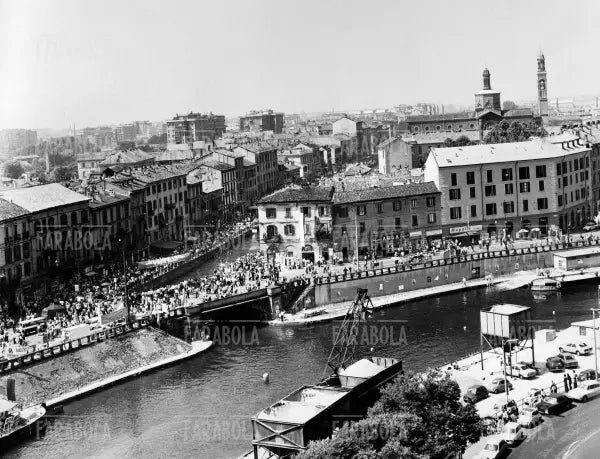 Panoramica della Darsena e del Naviglio Grande, Milano, 1976 - Farabola Immagine digitale