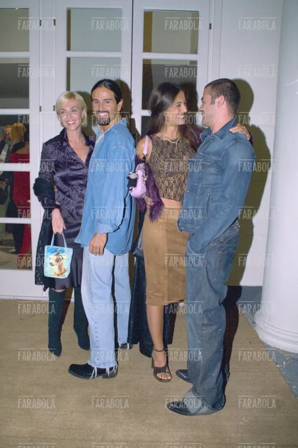 Paola Barale, Mario Ortiz, Rosita Celentano e Gianni Sperti a teatro, 2001 - Farabola Immagine digitale