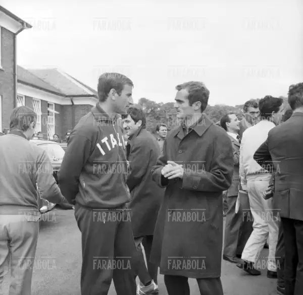 Paolo Barison, Sandro Mazzola e Gigi Meroni, Mondiali di calcio in Inghilterra, 1966 - Farabola Immagine digitale