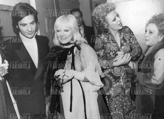 Paolo Limiti, Rita Pavone, Jula De Palma e Toti Dal Monte, Milano, 1974 - Farabola Immagine digitale