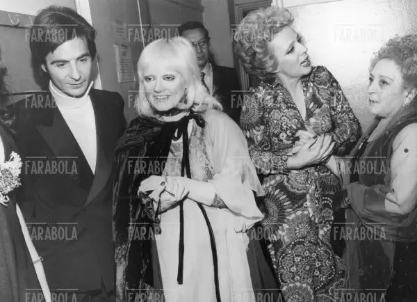 Paolo Limiti, Rita Pavone, Jula De Palma e Toti Dal Monte, Milano, 1974 - Farabola Immagine digitale