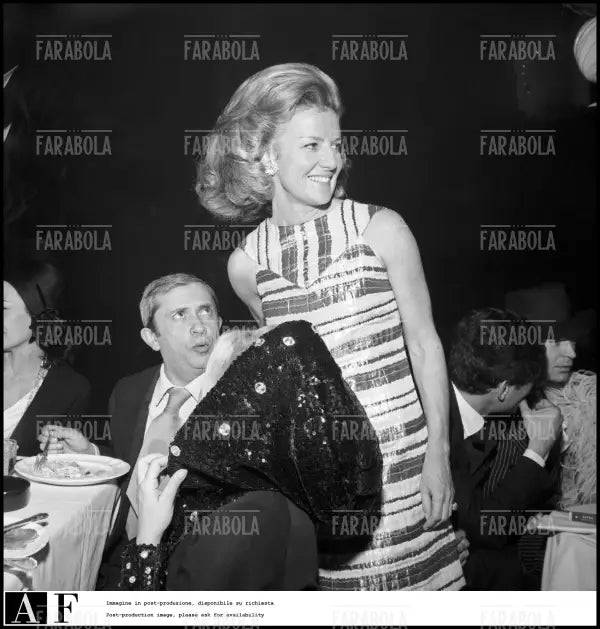 Paolo Panelli e Marina Cicogna alla festa organizzata da Marina Cicogna, 1968 - Farabola Immagine digitale