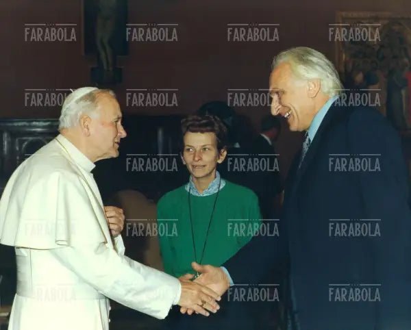 Papa Giovanni Paolo II con Emma Bonino e Marco Pannella, Città del Vaticano, 1986 - Farabola Immagine digitale