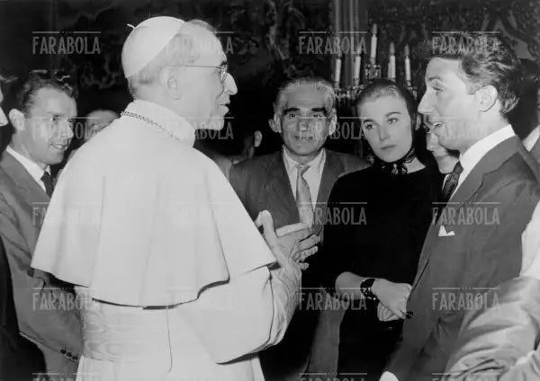 Papa Pio XII e Mike Bongiorno, 1956 - Farabola Immagine digitale
