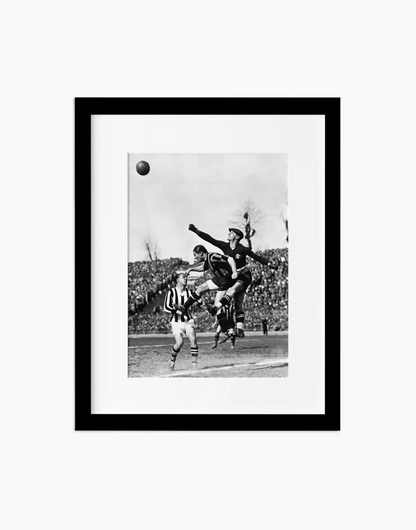 Parata di Combi, Juventus-Inter 1934 — stampa fine art con cornice nera