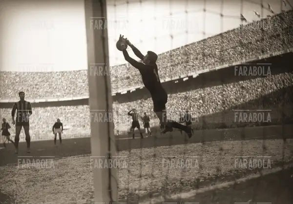 Parata di Lorenzo Buffon, Milan vs Inter, 1960 - Farabola Immagine digitale
