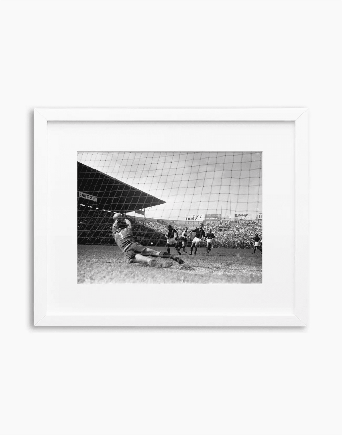 Parata di Risorti, Milan-Roma 1950 — stampa fine art con cornice bianca