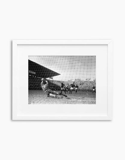 Parata di Risorti, Milan-Roma 1950 — stampa fine art con cornice bianca