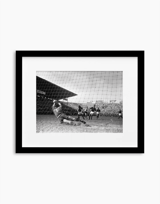 Parata di Risorti, Milan-Roma 1950 — stampa fine art con cornice nera