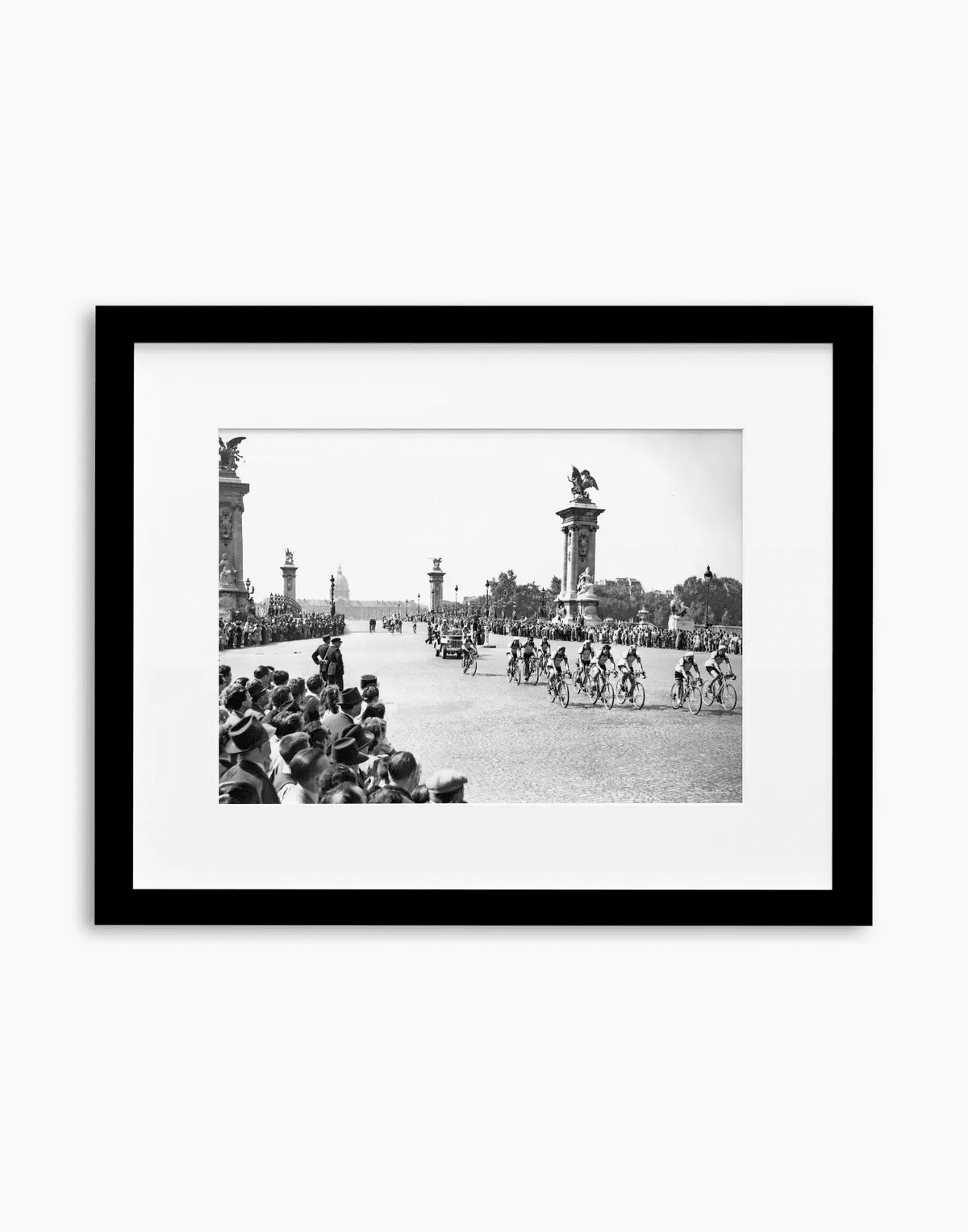 Partenza del Tour de France, Parigi 1951 — stampa fine art con cornice nera