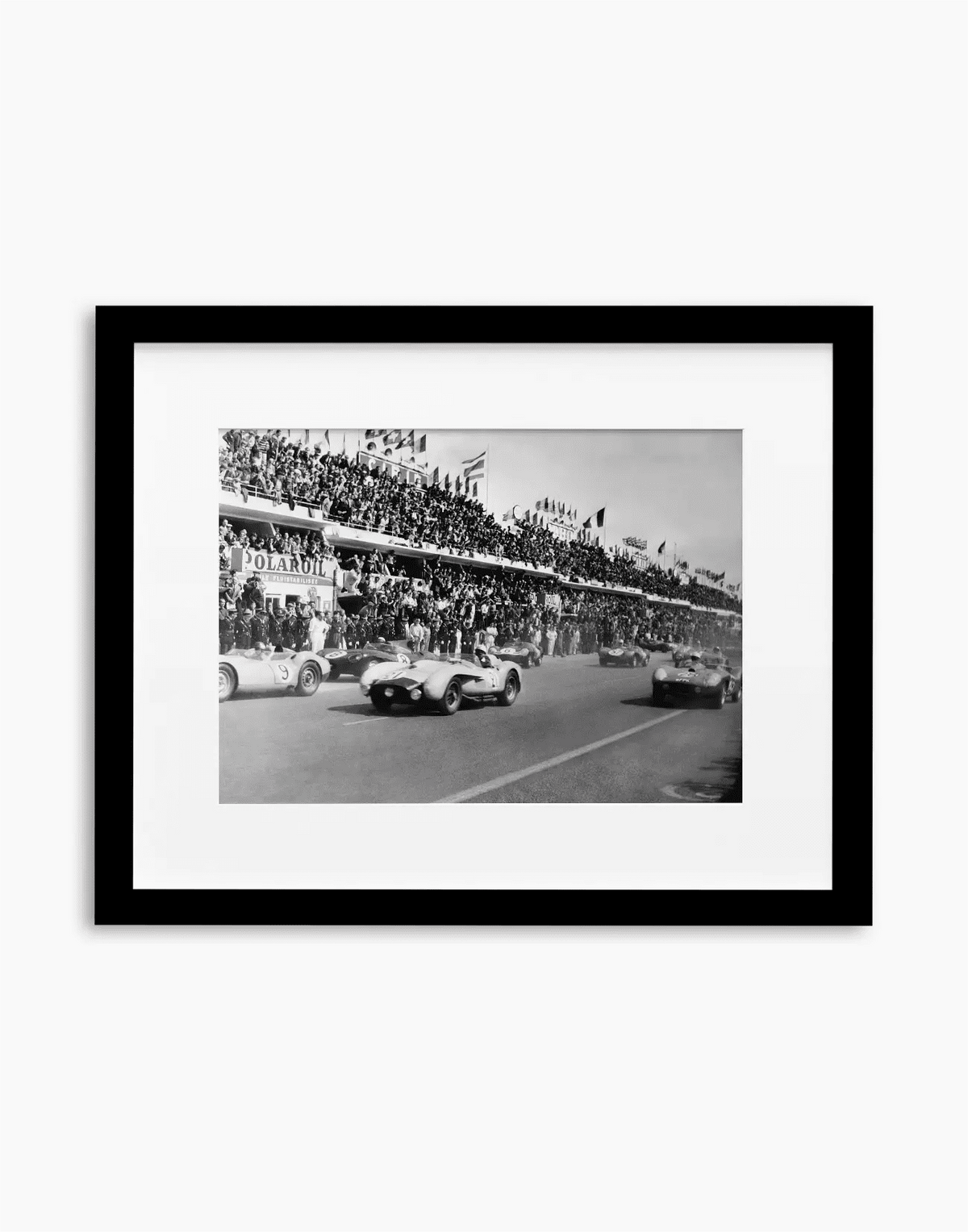 Partenza della 24 Ore di Le Mans, 1958 — stampa fine art con cornice nera