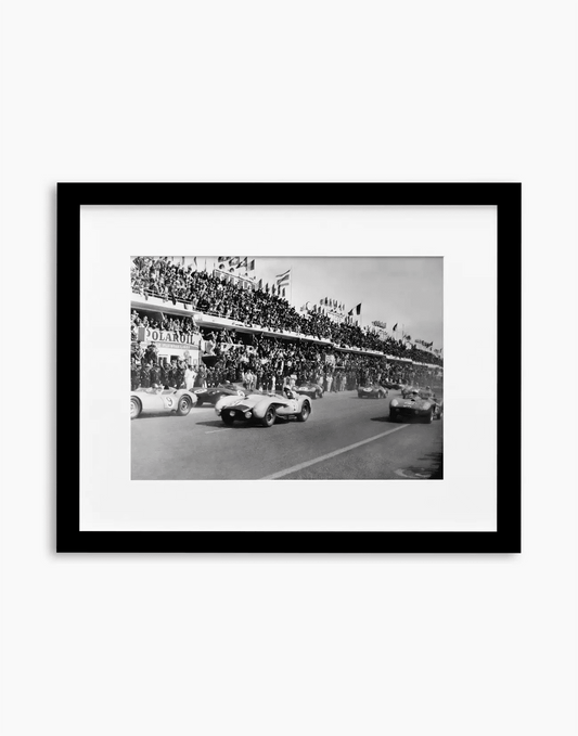Partenza della 24 Ore di Le Mans, 1958 — stampa fine art con cornice nera