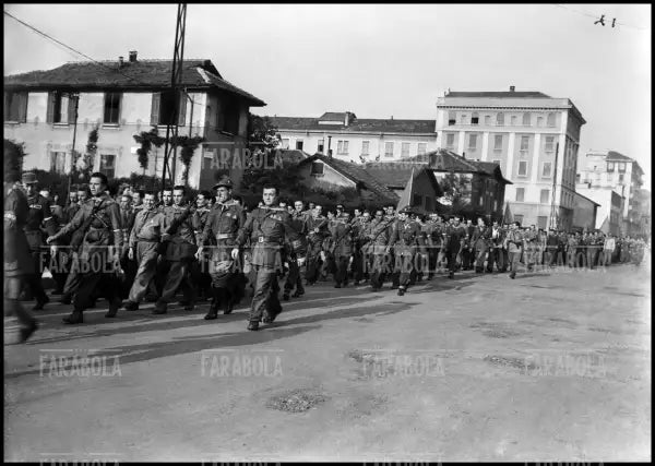 Partigiani a Milano, 1945 - Farabola Immagine digitale