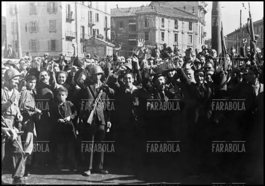 Partigiani a Milano, 1945 - Farabola Immagine digitale