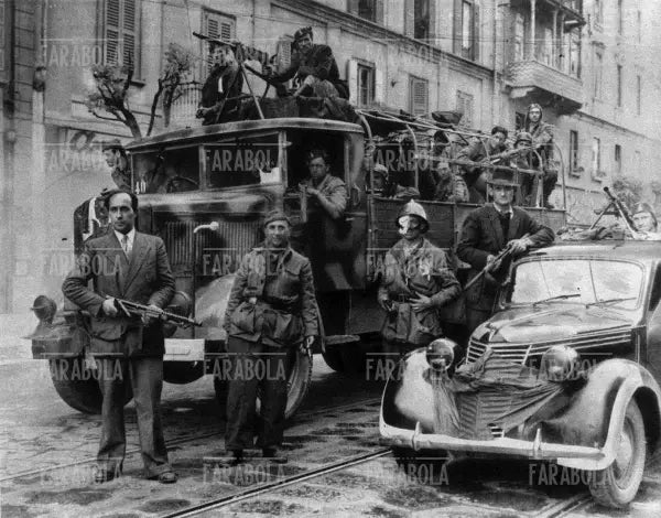 Partigiani a Milano, 1945 - Farabola Immagine digitale