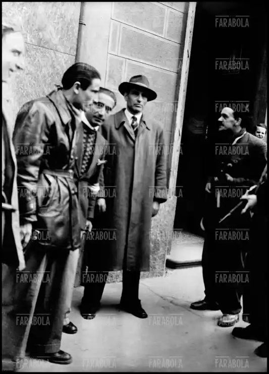 Partigiani arrestano fascista, 1945 - Farabola Immagine digitale