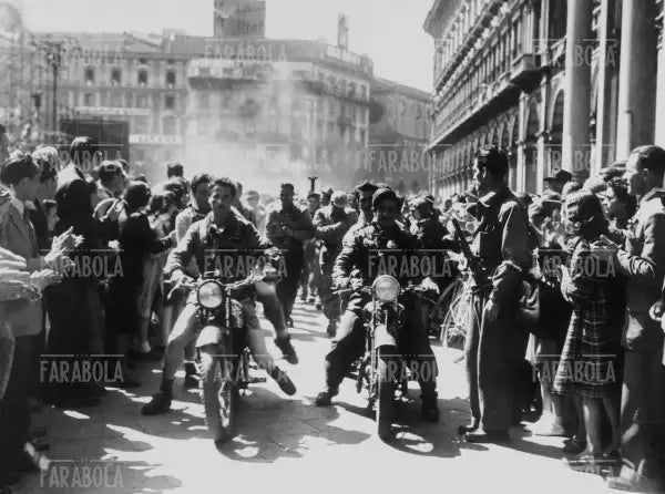 Partigiani in Duomo, 1945 - Farabola Immagine digitale