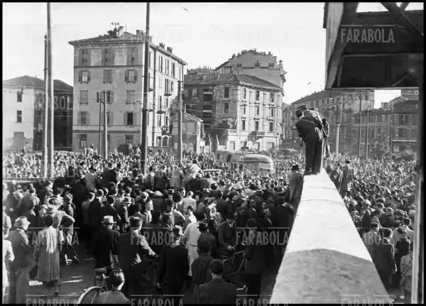 Partigiani in piazzale Loreto, 1945 - Farabola Immagine digitale