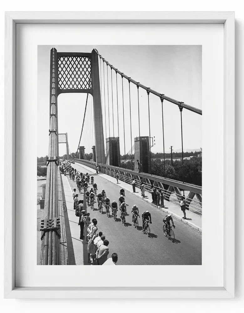 Passaggio sul Pont Neuf, Tour de France 1951 - Farabola Fotografia