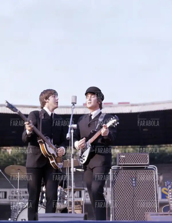 Paul McCartney e John Lennon, Concerto dei Beatles, Milano, 1965 - Farabola Immagine digitale