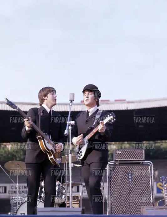 Paul McCartney e John Lennon, Concerto dei Beatles, Milano, 1965 - Farabola Immagine digitale