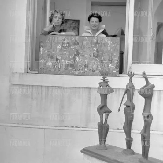 Peggy Guggenheim e la figlia Pegeen Vail Guggenheim, Venezia, 1957 - Farabola Immagine digitale