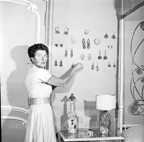 Peggy Guggenheim nella sua casa museo, Venezia, 1957 - Farabola Immagine digitale