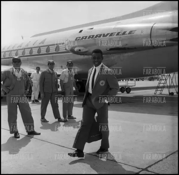 Pelé al suo arrivo a Linate, Milano, 1967 - Farabola Immagine digitale