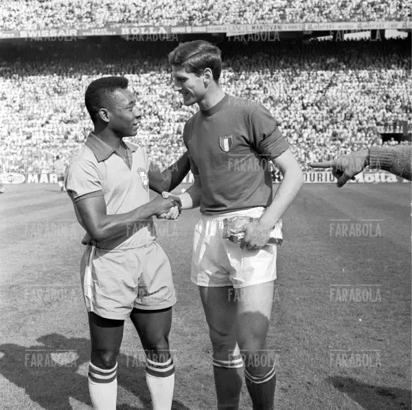 Pelé e Giacinto Facchetti, amichevole Italia vs Brasile, 1963 - Farabola Immagine digitale