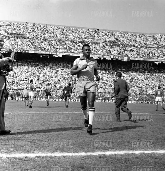 Pelè, Italia vs Brasile, 1963 - Farabola Immagine digitale