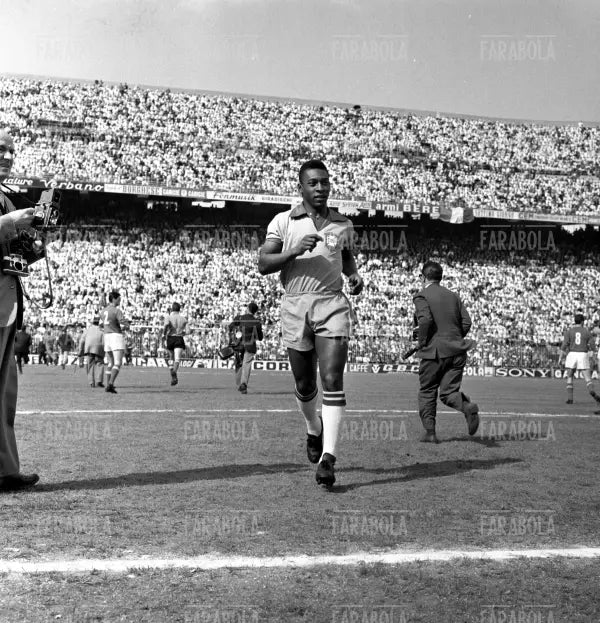 Pelè, Italia vs Brasile, 1963 - Farabola Immagine digitale