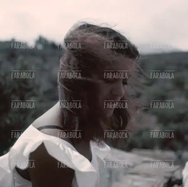 Performance di Salvador Dalì a Port Lligat, 1957 - Farabola Immagine digitale