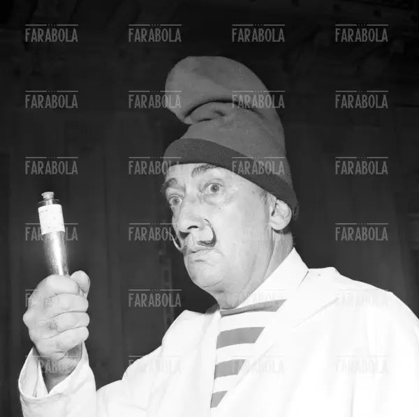 Performance di Salvador Dalì, Festival di Venezia, 1961 - Farabola Immagine digitale