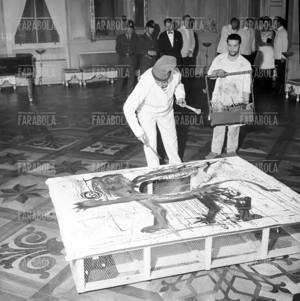 Performance di Salvador Dalì, Festival di Venezia, 1961 - Farabola Immagine digitale