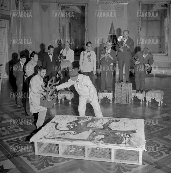 Performance di Salvador Dalì, Festival di Venezia, 1961 - Farabola Immagine digitale