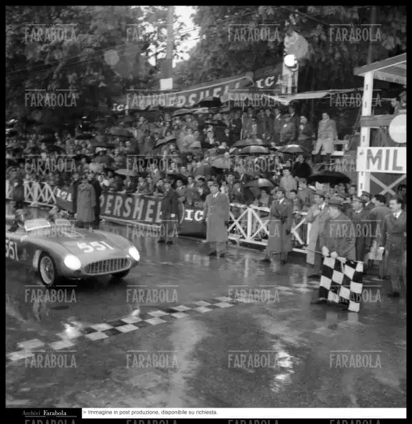 Peter Collins e Louis Kleaentaski su Ferrari 860 Monza Scaglietti, Mille Miglia, 1956 - Farabola Immagine digitale