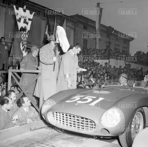 Peter Collins e Louis Kleaentaski su Ferrari 860 Monza Scaglietti, Mille Miglia, 1956 - Farabola Immagine digitale