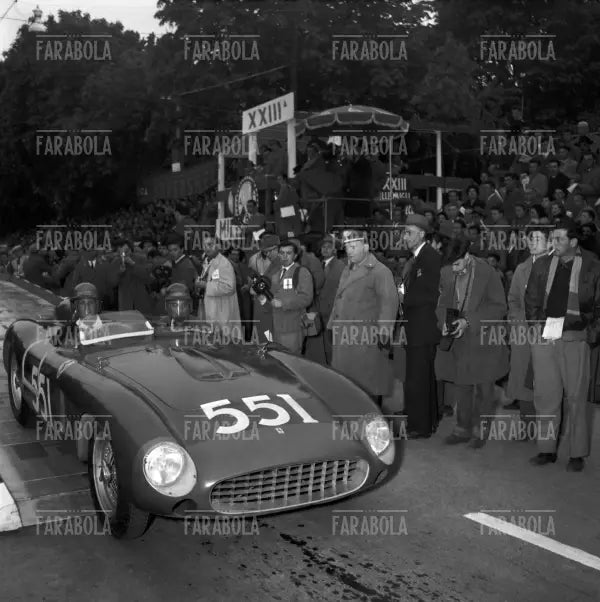 Peter Collins e Louis Kleaentaski su Ferrari 860 Monza Scaglietti, Mille Miglia, 1956 - Farabola Immagine digitale