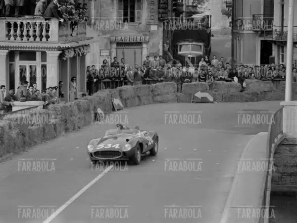 Peter Collins e Louis Klemantaski su Ferrari 335 S, Mille Miglia, 1957 - Farabola Immagine digitale