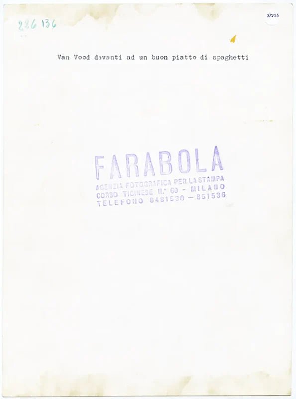 Peter Van Vood mangia spaghetti anni 50 Ft 37255 - Stampa 24x18 cm - Farabola Stampa ai sali d'argento