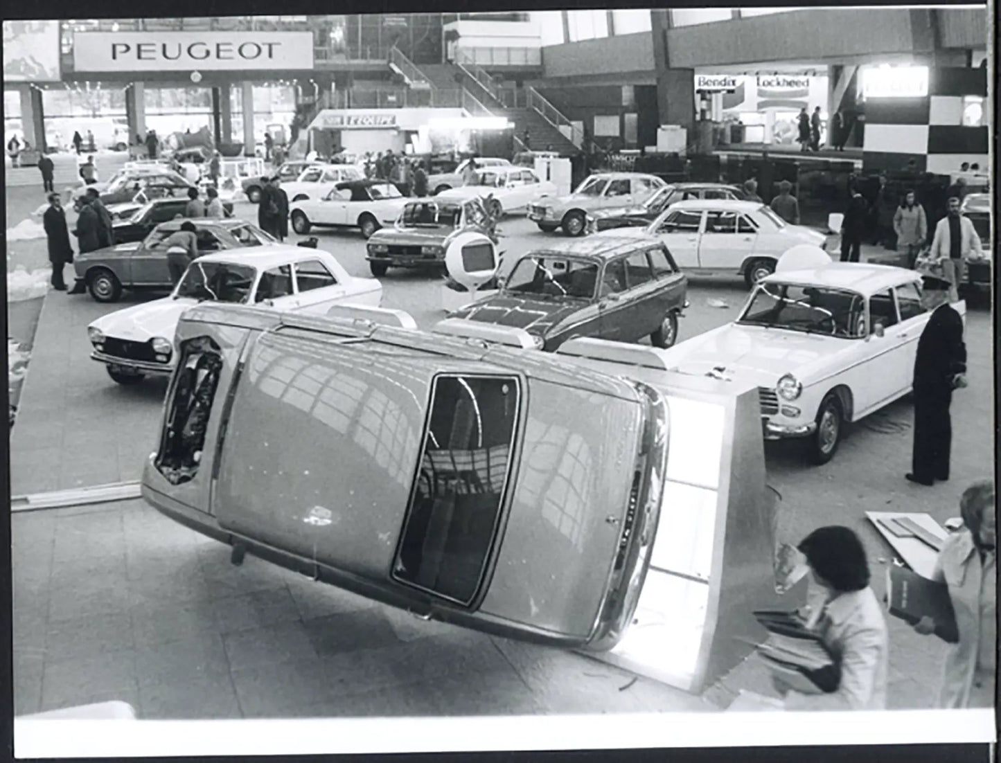 Peugeot 204 Salone Auto Parigi 1974 Ft 36669 - Stampa 24x18 cm - Farabola Stampa ai sali d'argento