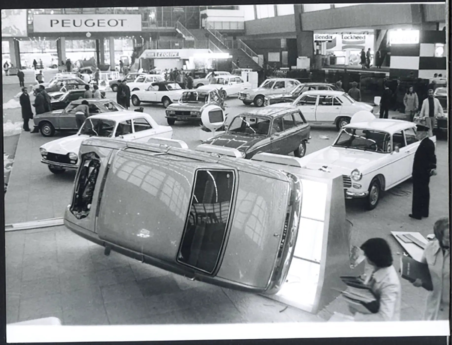 Peugeot 204 Salone Auto Parigi 1974 Ft 36669 - Stampa 24x18 cm - Farabola Stampa ai sali d'argento