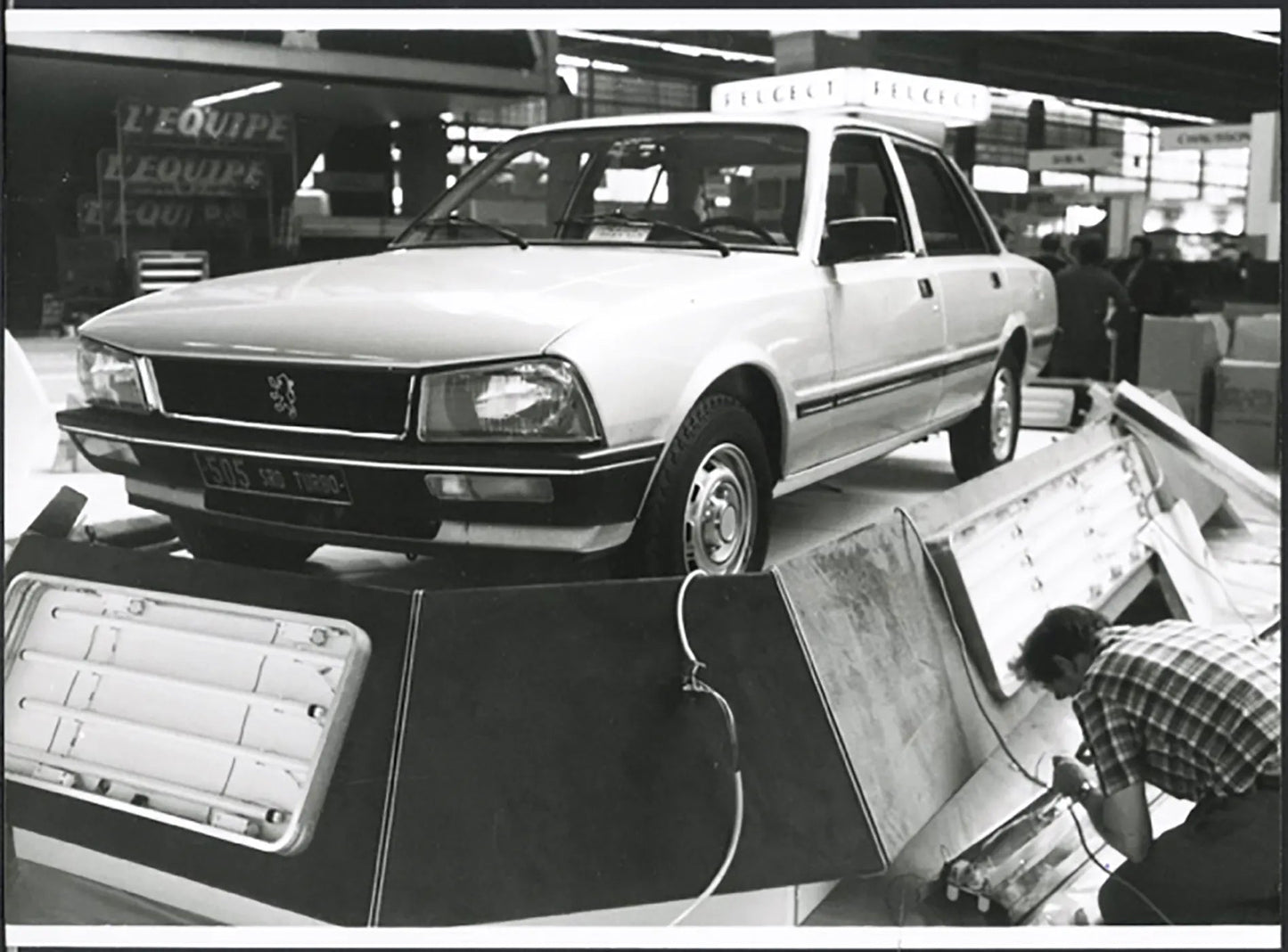 Peugeot 505 Turbo Salone Auto Parigi 1980 Ft 37015 - Stampa 24x18 cm - Farabola Stampa ai sali d'argento