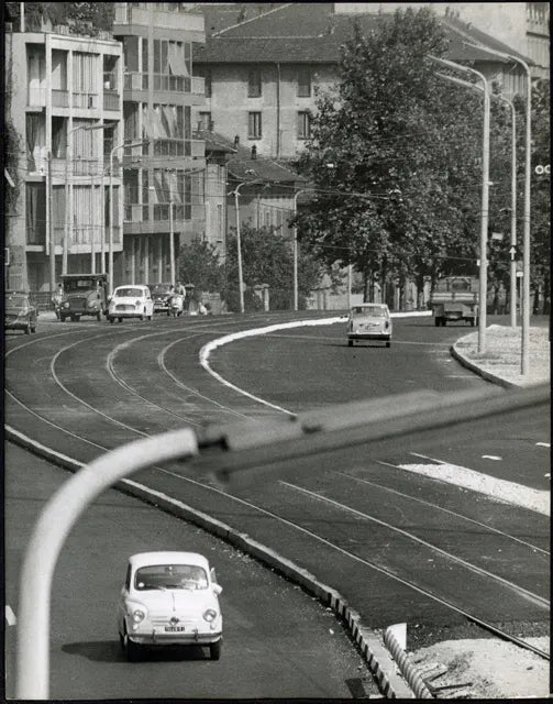 Piazza Carbonari a Milano anni 70 Ft 35913 - Stampa 21x27 cm - Farabola Stampa ai sali d'argento