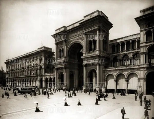 Piazza del Duomo e Galleria Vittorio Emanuele II, Milano, 1905 - Farabola Immagine digitale