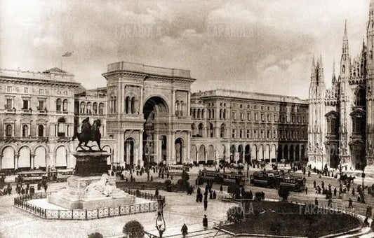 Piazza del Duomo e Galleria Vittorio Emanuele II, Milano, primi 900 - Farabola Immagine digitale
